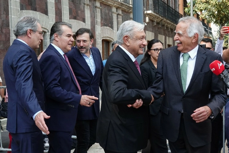 Antonio del Valle, Francisco Cervantes, el presidente Andrés Manuel López Obrador y Rolando Vega al final de la reunión. Foto Cuartoscuro