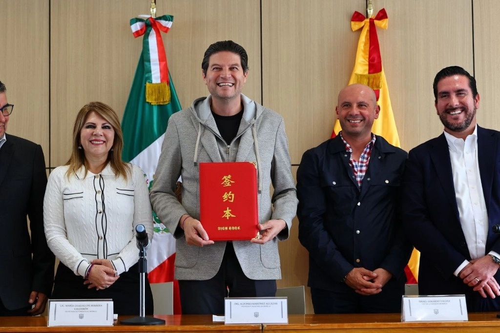 El alcalde de Morelia junto a su misión diplomática en China. Foto @AlfonsoMtz_Mx