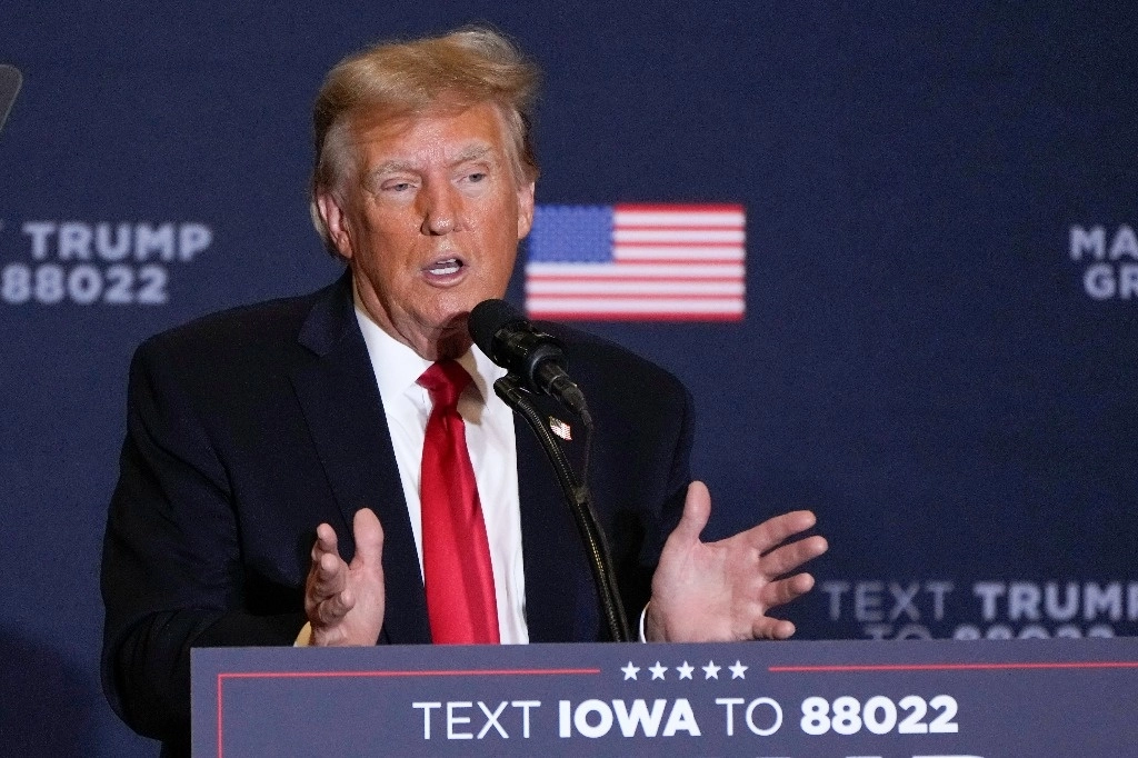 Las empresas vinculadas al ex presidente de Estados Unidos, Donald Trump, recibieron al menos 7.8 millones de dólares en pagos extranjeros de 20 países durante sus cuatro años en la Casa Blanca. Foto Ap / Archivo