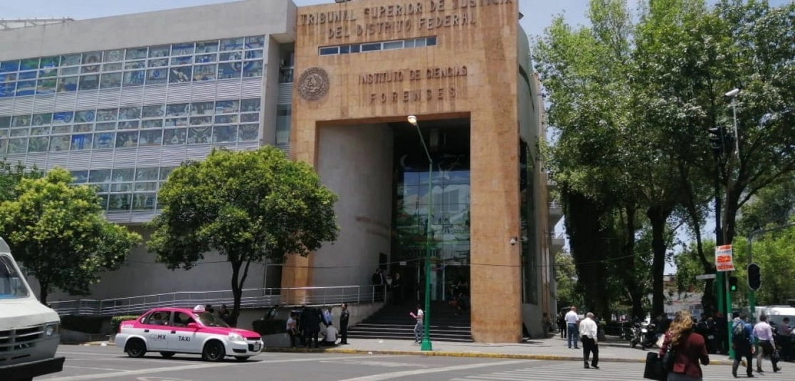 Fachada del Instituto de Servicios Periciales y de Ciencias Forenses, dependiente del PJCDMX. Foto Cuartoscuro / Archivo
