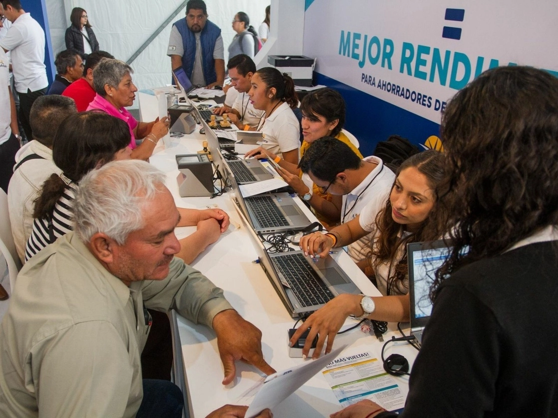 En 2020 los mexicanos retiraron de su Afore 20 mil 60 millones de pesos, 65 por ciento más respecto que en 2019, registrando así una cantidad sin precedente en los registros de la Consar. Foto Cuartoscuro / Archivo