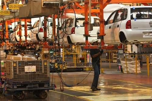 Planta automotriz en México. Foto La Jornada