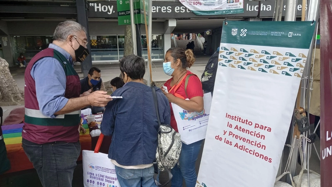 El IAPA realiza un tamizaje para detectar posibles casos potenciales y brindar atención.Foto La Jornada