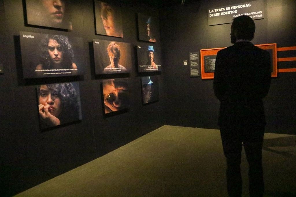 Está mañana en la Terminal 2 del AICM se inauguró la exhibición itinerante "Destino: Libertad, La Ruta de la trata de personas". Foto Cuartoscuro 