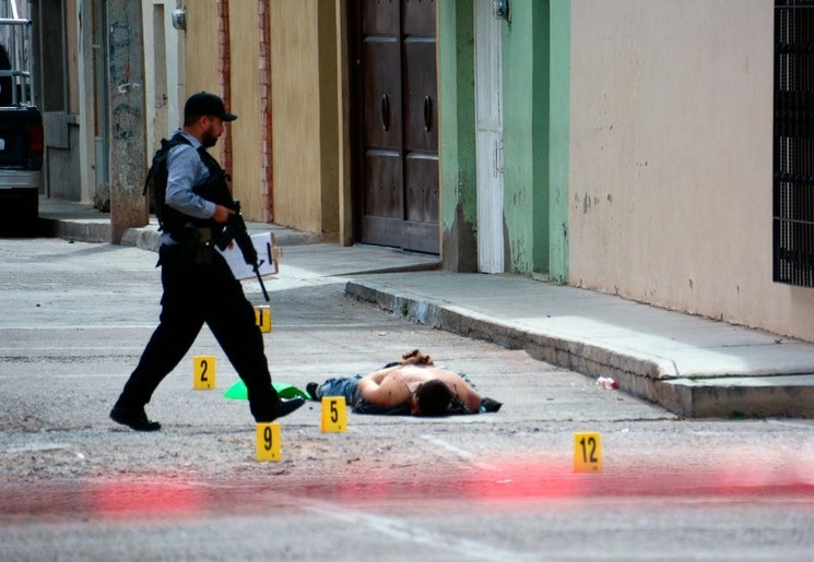 Una de las personas asesinadas. Foto 'La Jornada' 