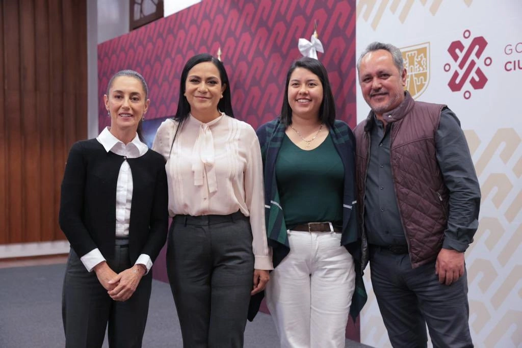 A partir del 5 de diciembre y hasta el 15 de abril del próximo se llevará a cabo el proceso de entrega de las tarjetas del Banco del Bienestar para adultos mayores. Foto tomada de la cuenta de Twitter @Claudiashein
