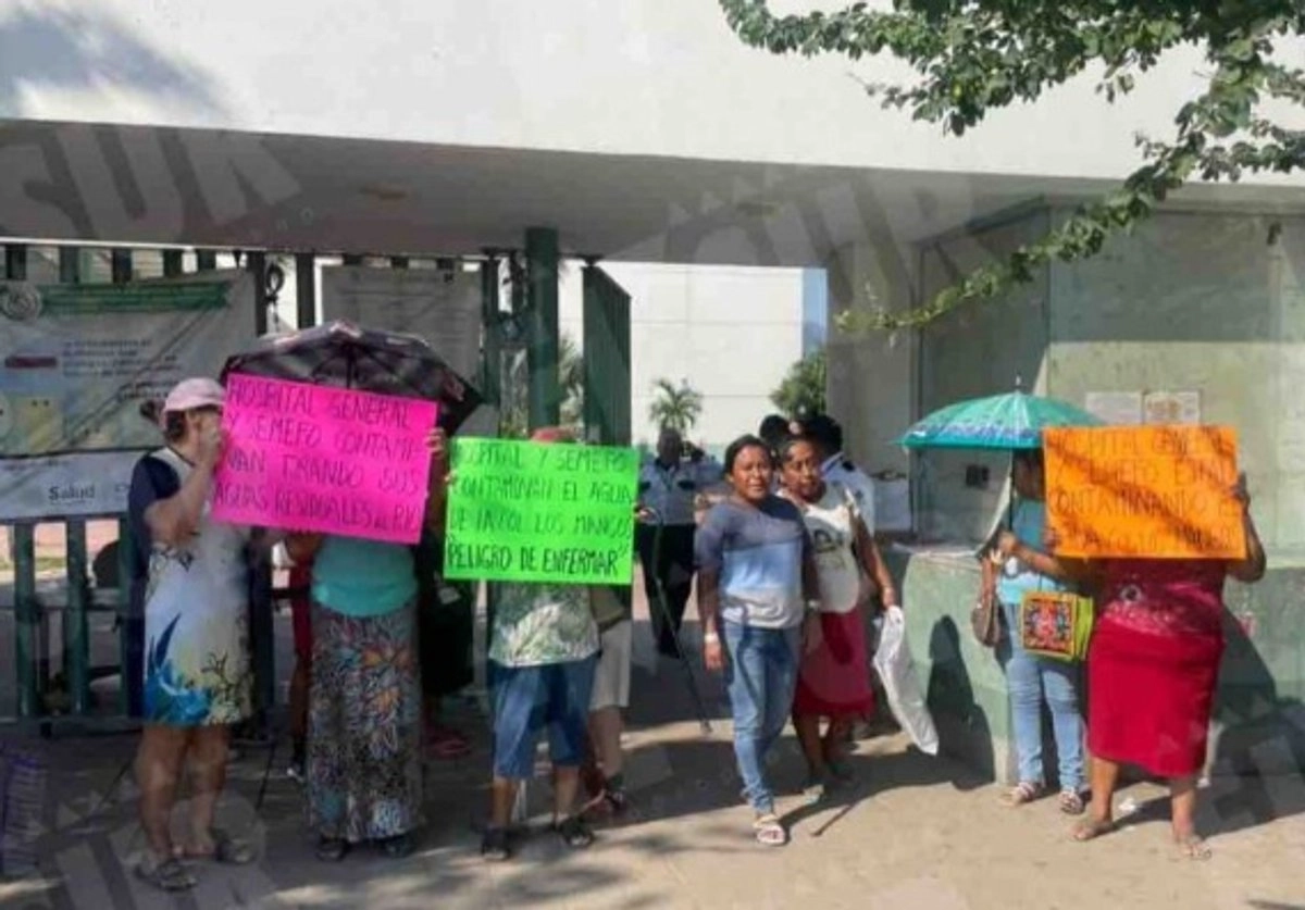 Colonos de Acapulco señalaron que las descargas residuales del Hospital General El Quemado contaminaron el pozo de agua que abastece a varias familias. Foto 