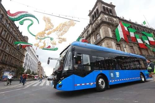 A finales del año pasado fueron introducidas unidades nuevas al sistema de transporte de Trolebús, en la CDMX. Foto Luis Castillo