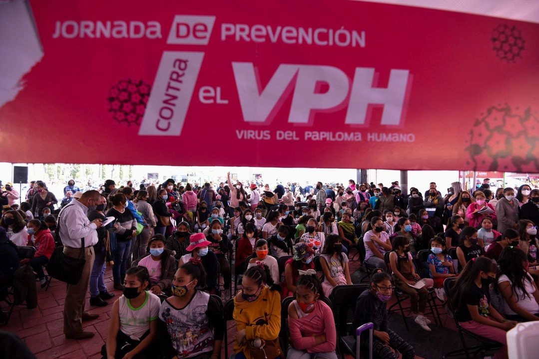 En México se busca alcanzar 90 por ciento de cobertura de vacunación contra el VPH en niñas y se trabaja en la inmunización de niños. Foto 