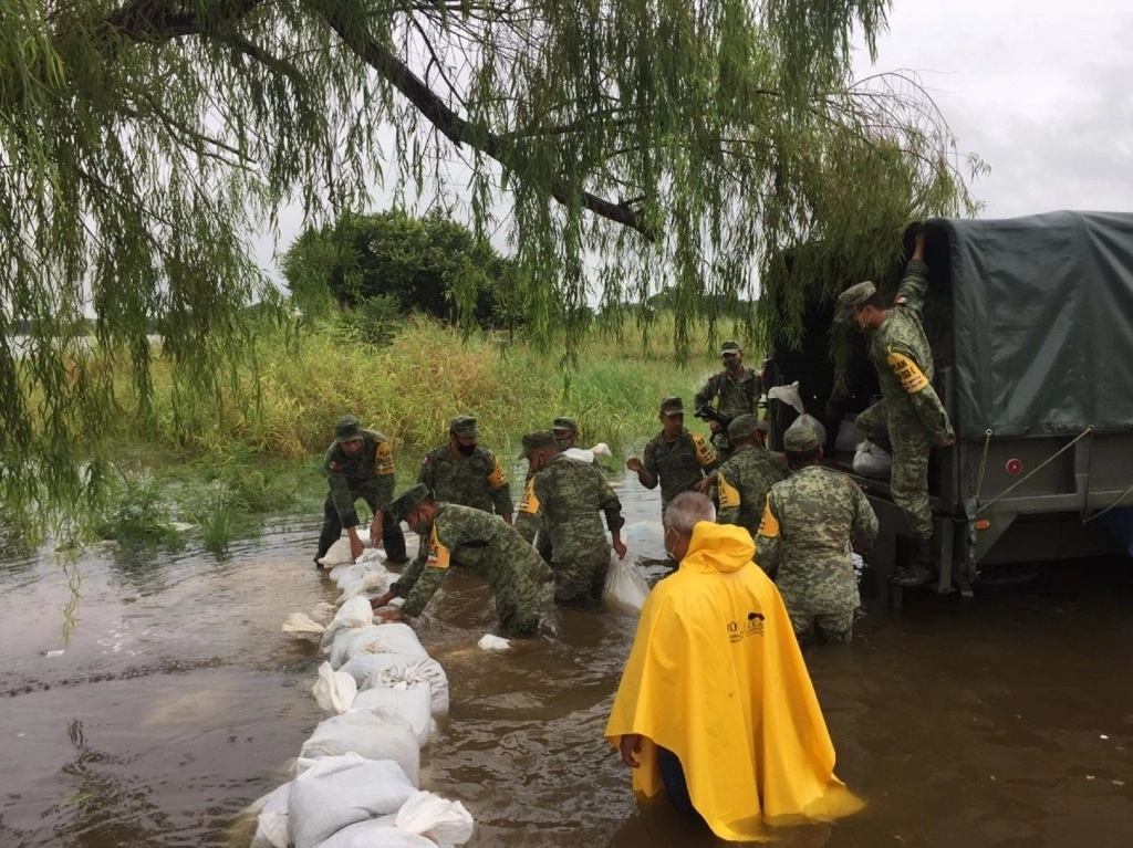 Elementos del Ejército apoyan en zonas afectadas por las lluvias en Tabasco. Foto Cuartoscuro