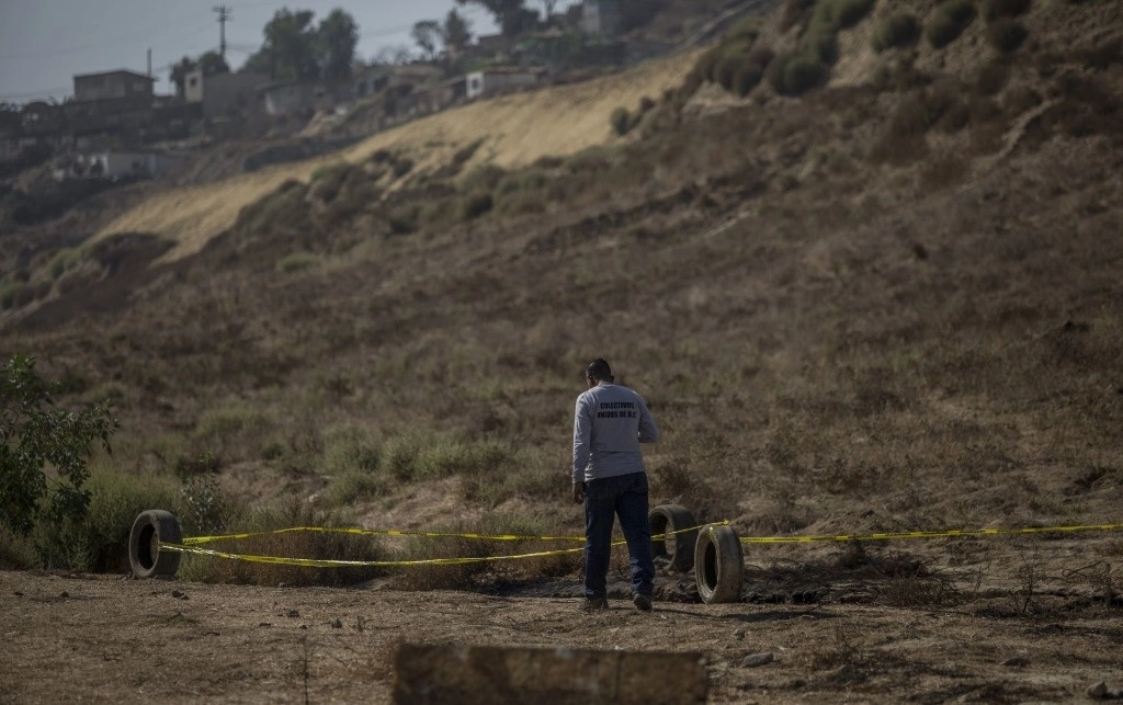 Colectivos realizan búsqueda de fosas clandestinas en Tijuana, BC. Foto Cuartoscuro / Archivo
