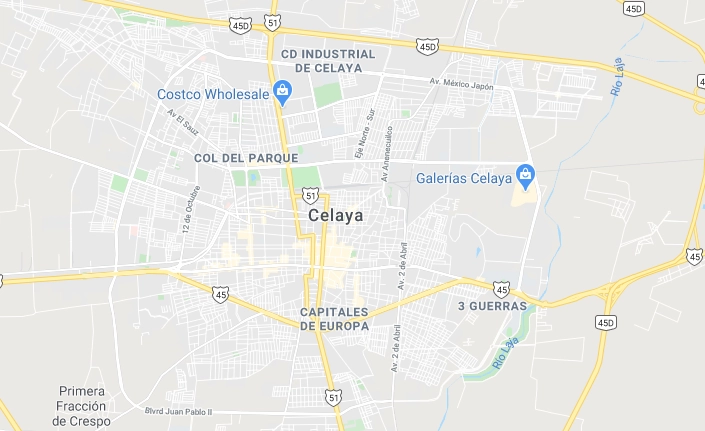 En Celaya un grupo armado bloqueó tramos carreteros con autos incendiados tras una persecusión con la policía. Foto Google Maps