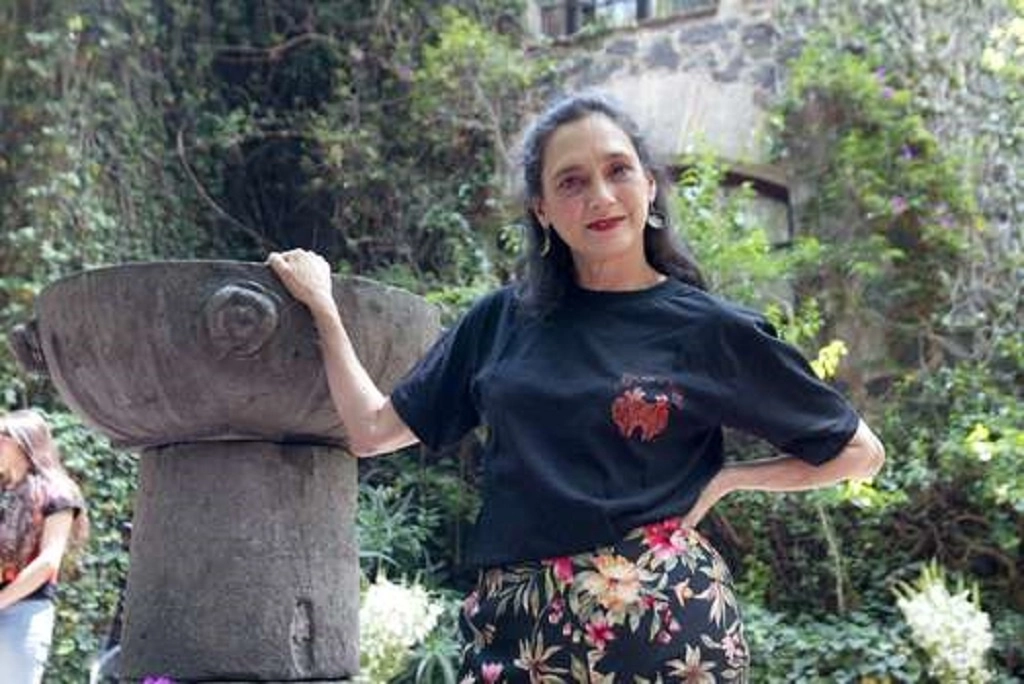 La actriz y activista Ofelia Medina lamenta que la patria que describió López Velarde ya no sea suave, sino adolorida y desnutrida y, lo peor, que nadie lo quiera mirar. Foto Cristina Rodríguez