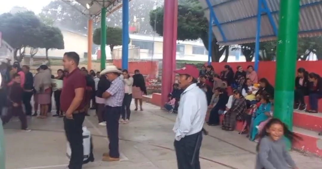 Habitantes de la Ranchería Buena Vista, municipio de San Cristóbal de la Casas, Chiapas, no pudieron votar porque las boletas fueron robadas de la casilla. 