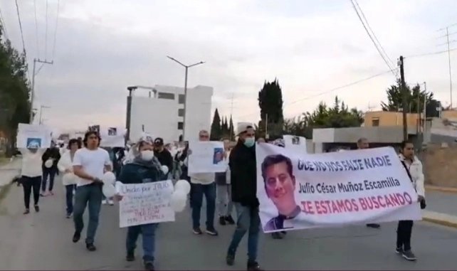 De acuerdo a los familiares, las autoridades no han agilizado las investigaciones por lo que desesperados realizaron una marcha por las principales calles y avenidas de Ciudad Sahagún. Foto la Jornada