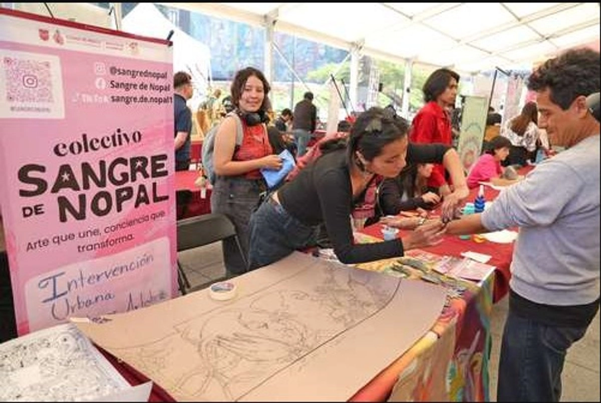Ayer se exhibió el programa de emprendedores culturales en la Plaza Tlaxcoaque para mostrar sus creaciones