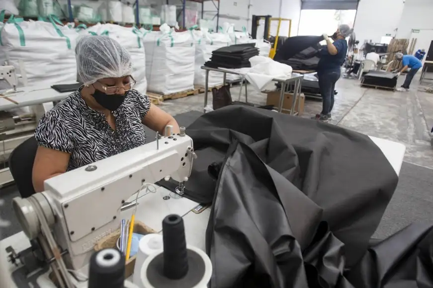 La Jornada - En contracción, actividad industrial en QRoo, Tabasco y  Campeche: Inegi