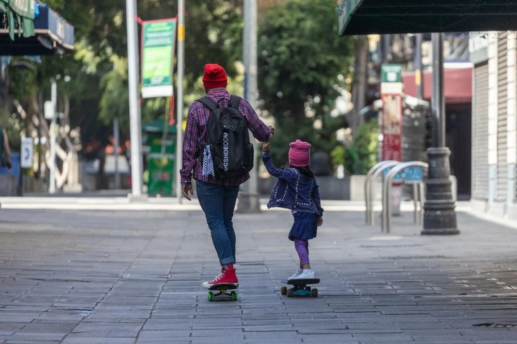 La reclusión impuesta por la pandemia de Covid-19 tiene efectos diversos sobre el desarrollo físico, cognitivo y emocional de los niños, señala la Unesco. Foto Pablo Ramos