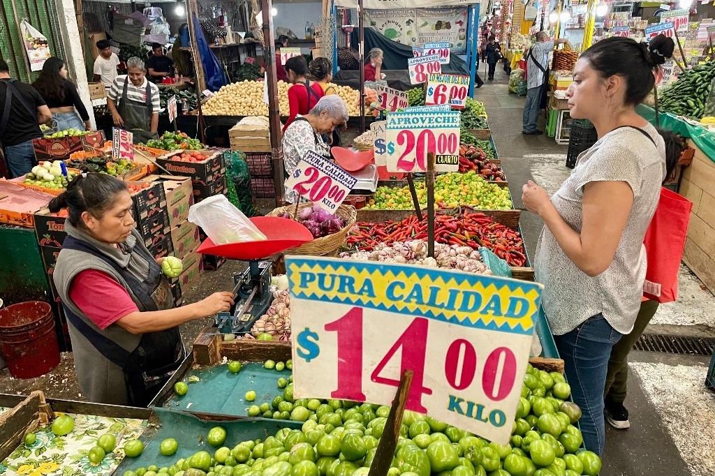 Compras en el mercado Jamaica, en imagen de archivo. Foto Roberto García Ortiz