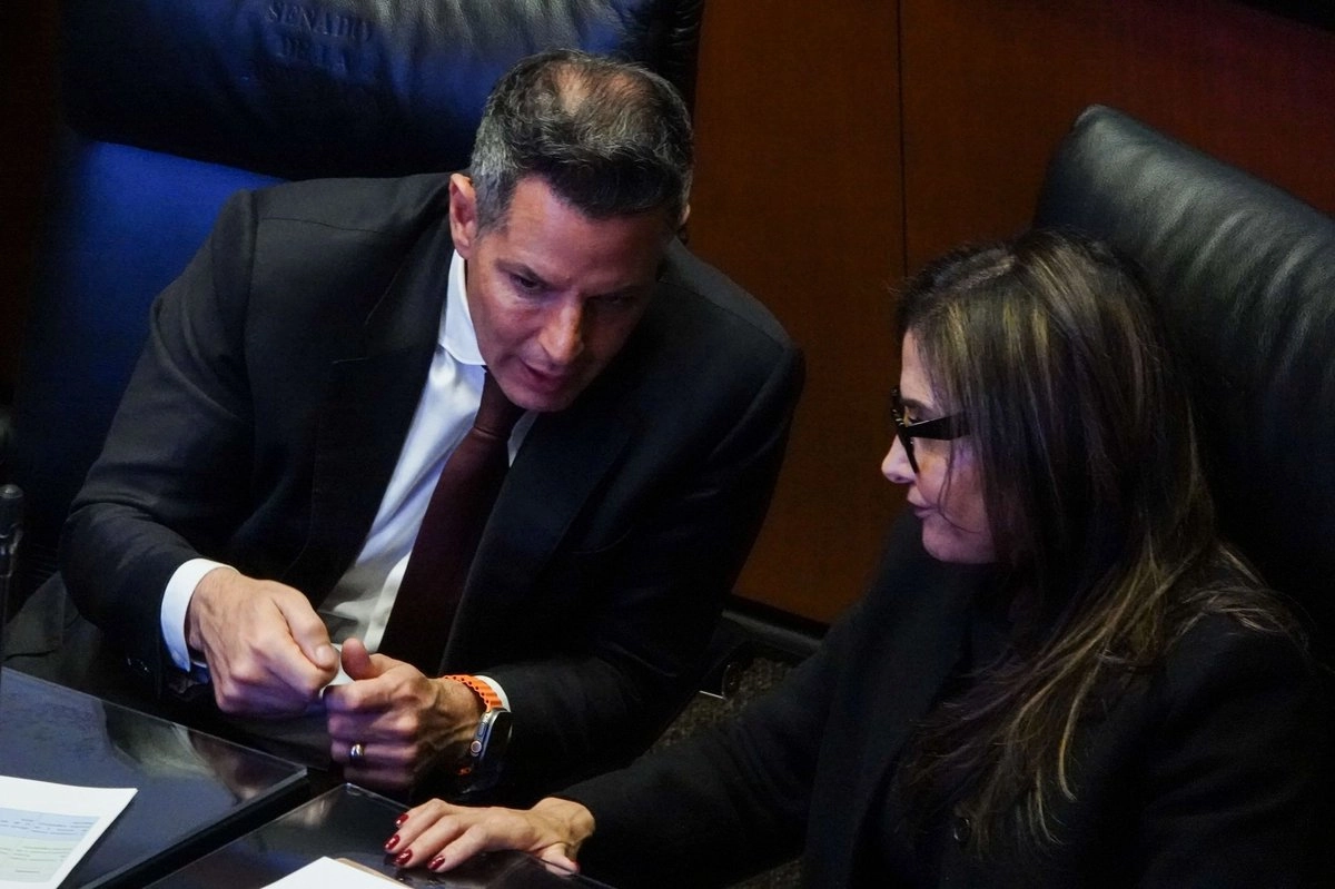 Alejandro Murat, legislador de Morena, durante sesión ordinara en el Senado de la República. Foto 