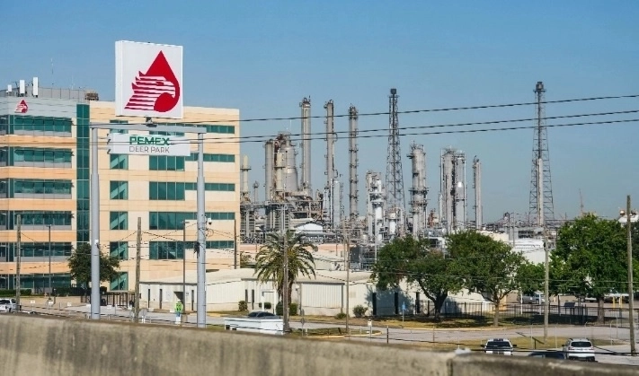 Durante la administración de Enrique Peña Nieto, las transferencias directas y reducción de impuestos alcanzaron 603 mil 558 millones de pesos. Foto Houston Chronicle/ Archivo