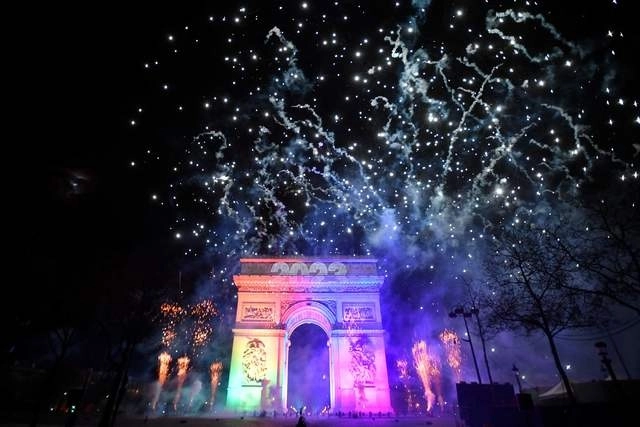 En grandes ciudades de Europa y Medio Oriente dieron la bienvenida al 2023. Foto Afp
