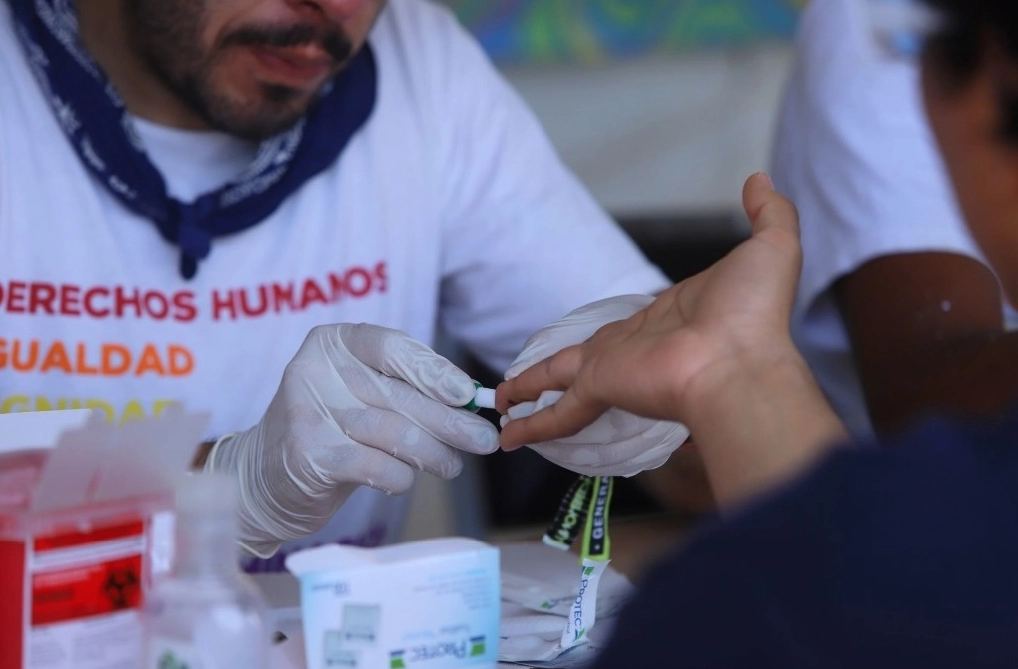 Casi una cuarta parte de los 39.9 millones de personas que viven con VIH en todo el mundo, es decir, 9.3 millones, no reciben un tratamiento que les salve la vida. Foto Cuartoscuro /Archivo