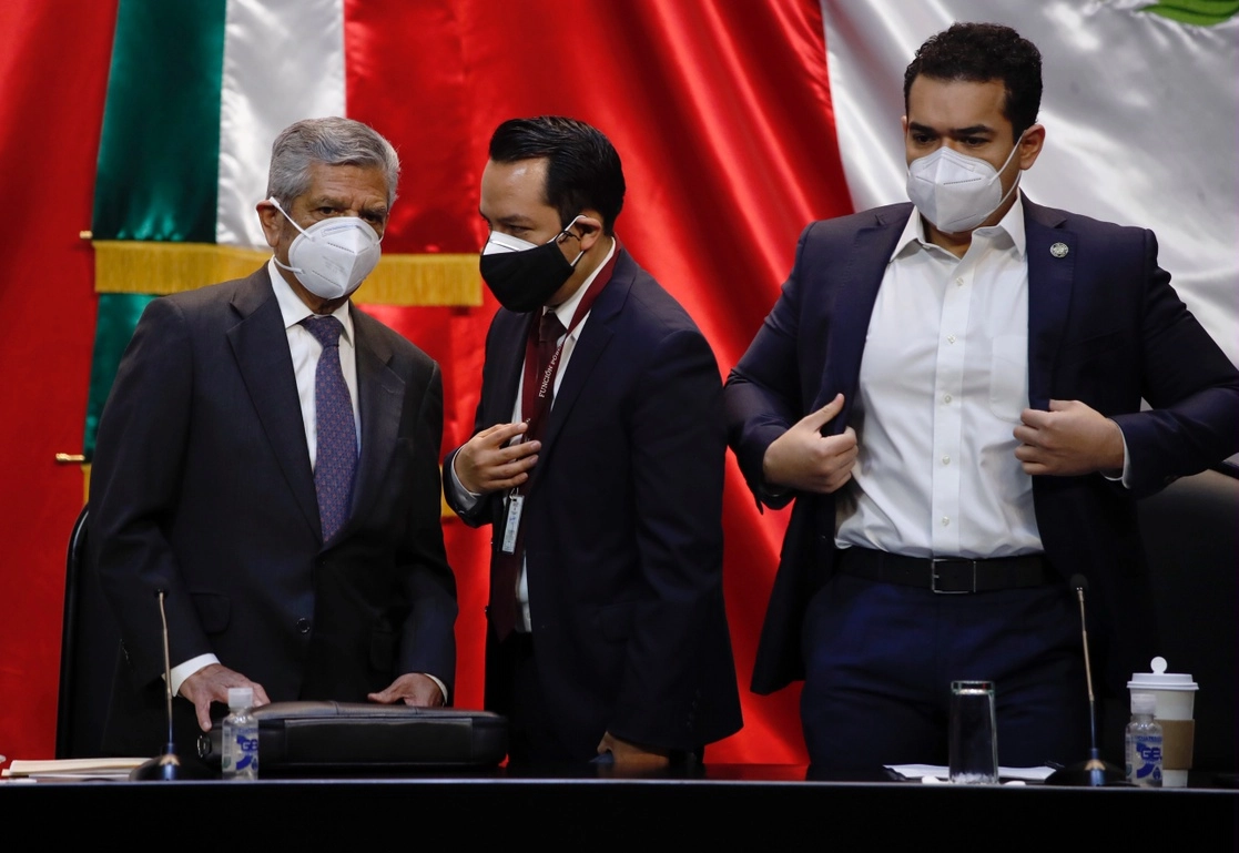 Salcedo Aquino, con Romero Hicks y Angulo Briceño, durante su comparecencia en San Lázaro, el 13 de octubre de 2021. Foto Cristina Rodríguez