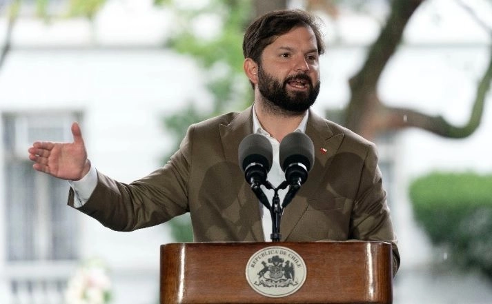 “Algunos hablan desde la comodidad de los diarios o programas de televisión que el gobierno empieza a despedirse, yo les digo que no hay despedida hasta el último día de mandato", dijo Boric. Foto 