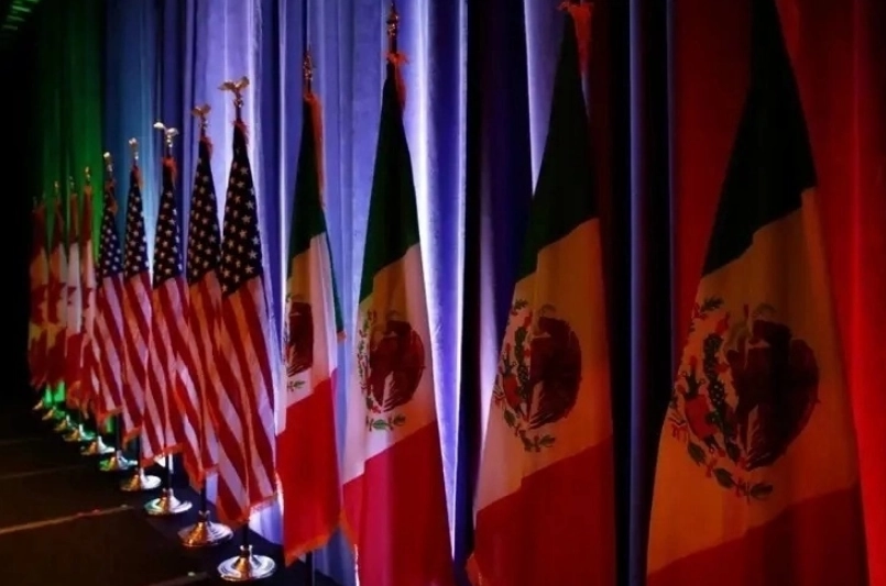 Banderas de Canadá, Estados Unidos y México, en imagen de archivo. Foto Ap