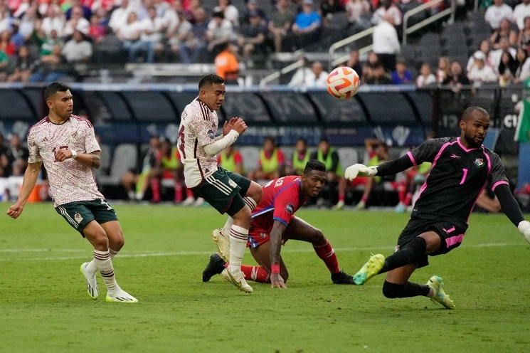 Un gol tempranero bastó a la selección para subir al podio; aun así, hubo abucheos. Foto Afp 
