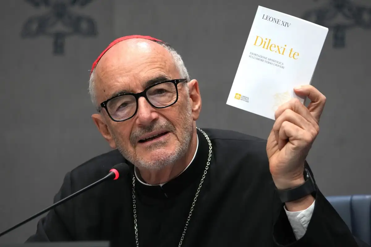 El cardenal Michael Czerny, asesor principal del difunto papa Francisco, y de León XIV, asiste a una conferencia de prensa en el Vaticano para presentar la exhortación del Papa, 'Dilexi te', sobre el amor a los pobres, el jueves 9 de octubre de 2025. Foto  