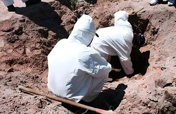 Búsqueda de restos humanos y óseos en fosas clandestinas de Cerro de Ortega, en Tecomán, Colima. Foto cortesía FGE Colima 