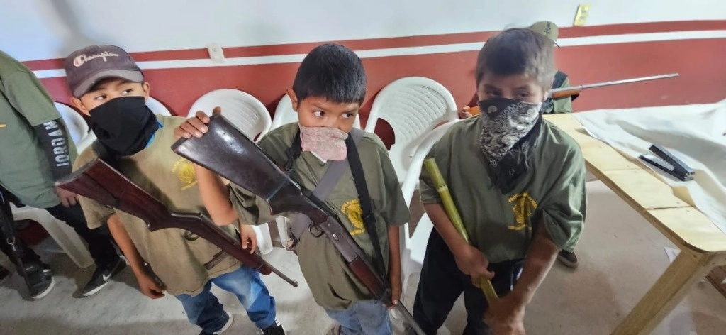 Recordó que desde 2019 “viene este proyecto de adiestramiento de niños; el gobierno nos ha dicho que es un delito". Foto sergio ocampo