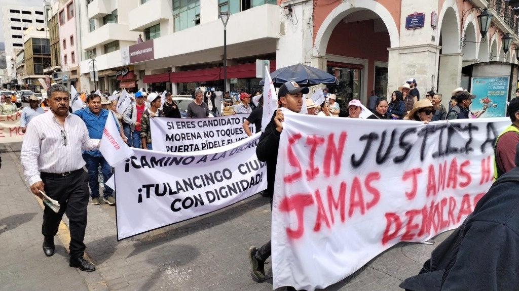 La marcha comenzó a las 6 de la mañana de este viernes en el Jardín de La Floresta de Tulancingo. Foto Ricardo Montoya