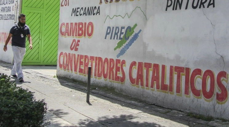 La FGJ de la Ciudad de México registra una tendencia al alza en las carpetas de investigación iniciadas por robo de autopartes, cuyas denuncias aumentaron en 7.5 por ciento de 2021 a 2022; al pasar de 8 mil 248 a 8 mil 866, es decir, un aumento de 618. Foto Cuartoscuro / Archivo 