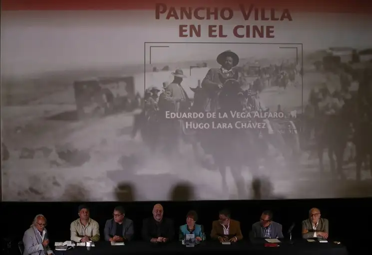 Eduardo de la Vega Alfaro mencionó que esta nueva investigación: “Ha representado un largo tiempo de trabajo y revisar una buena cantidad de películas". Foto Víctor Camacho