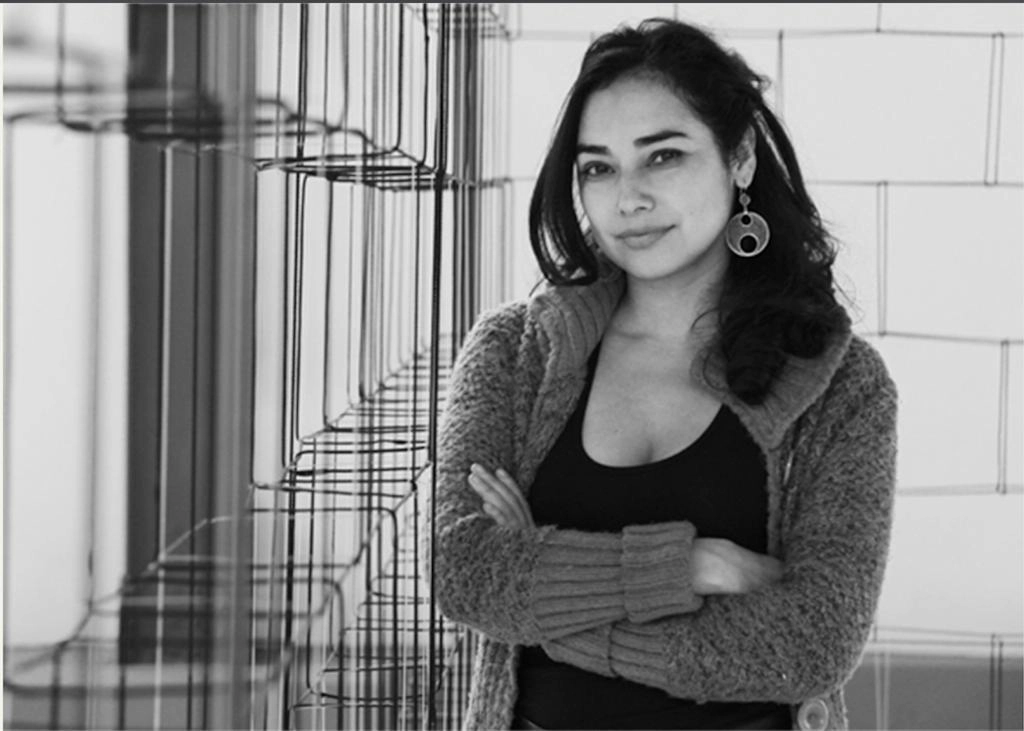 Sandra Calvo realiza una residencia temporal en El Vedado. El jueves pasado presentó el libro ‘Arquitectura sin arquitectos’ en la recién concluida FILH. Foto cortesía de la artista