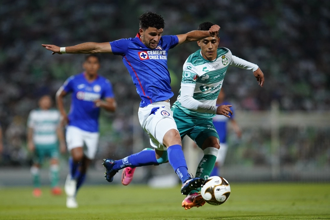 El buen paso del cuadro celeste en la era del entrenador Juan Reynoso al terminar como líder en la temporada regular y estar a un paso del título de la Liga MX Guardianes Clausura 2021. Foto Jam Media / archivo