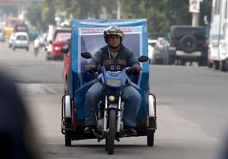 Un mototaxi en la Ciudad de México. Foto Alfredo Domínguez / Archivo