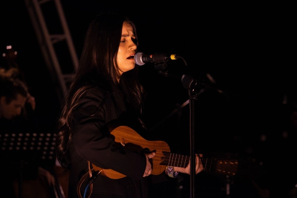 La joven cantante y arreglista musicalizó obras literarias virreinales y contemporáneas, entre ellas, de la autoría de Sor Juana Inés de la Cruz, José Agustín y Carlos Pellicer. Foto Darío Fabricio López Luna-Cenart