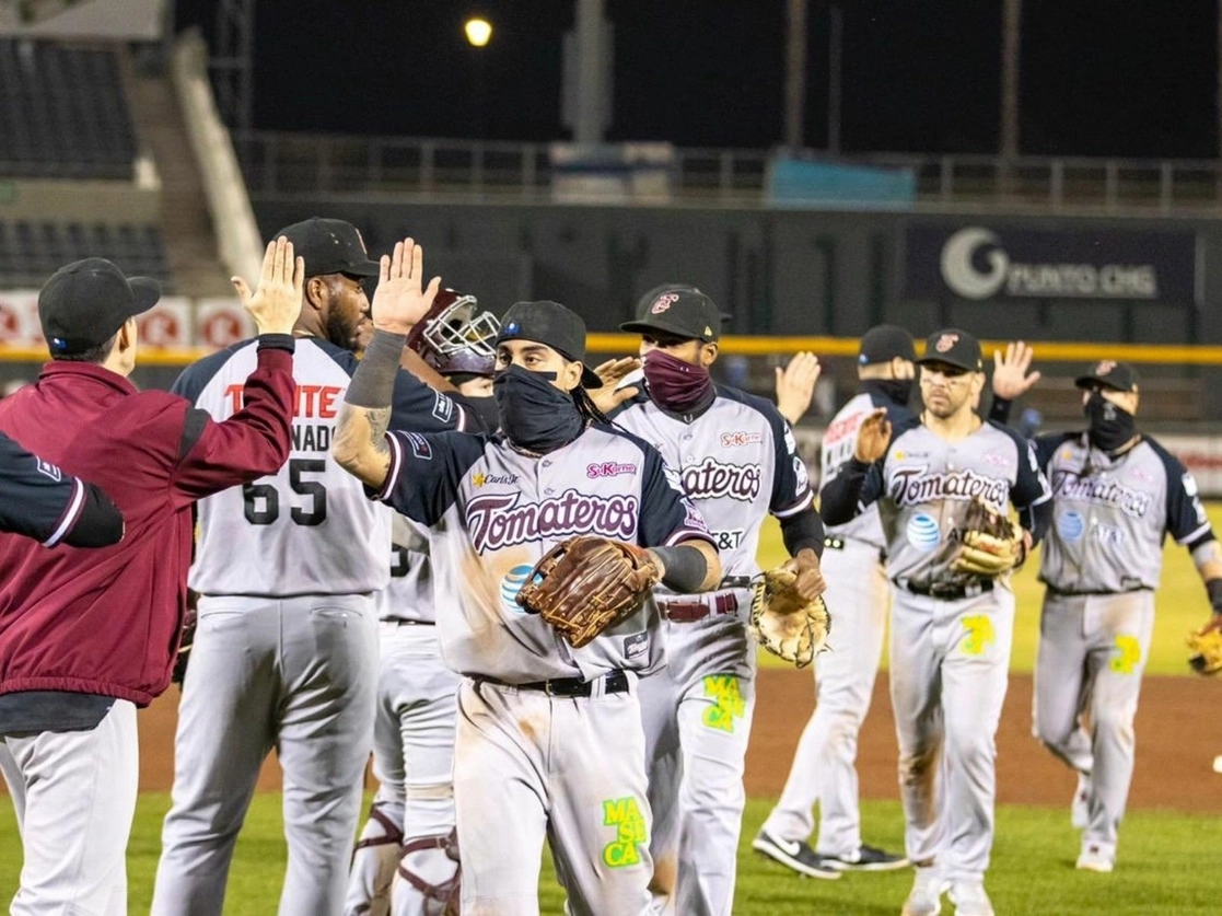 En el séptimo capítulo Sebastian Elizalde impulsó una carrera de nuevo con Fabela para empatar el juego, el 27 de enero de 2021. Foto tomada del Twitter de @clubtomateros