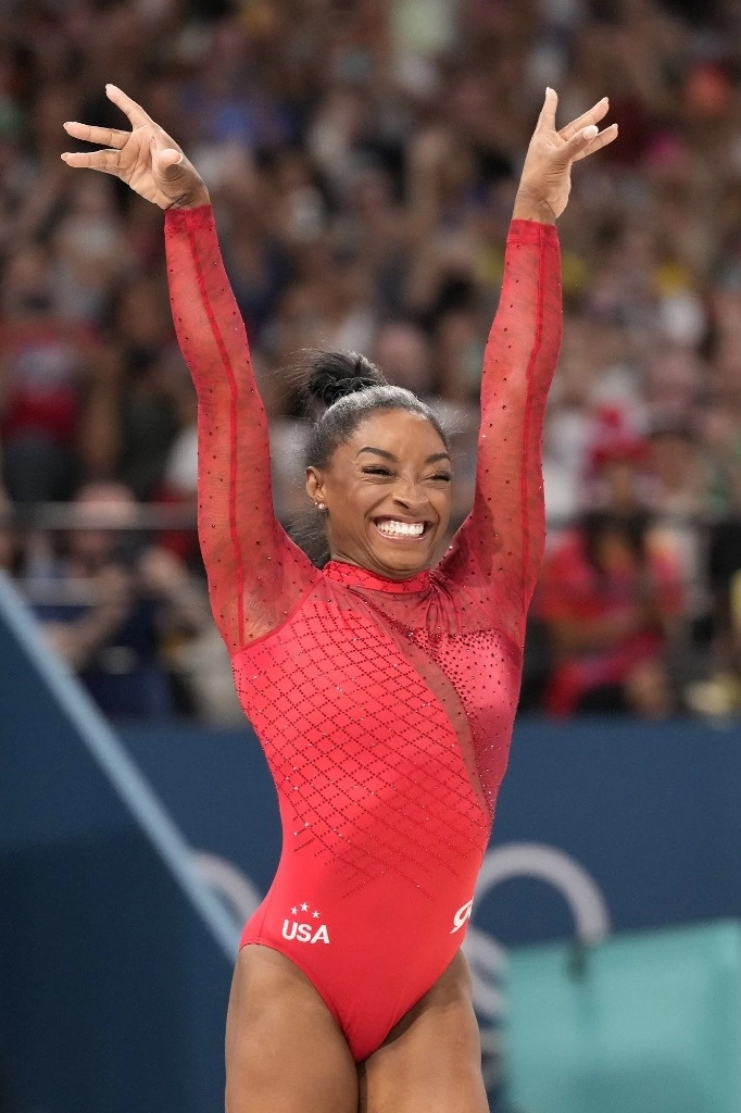 La gimnasta estadunidense, Simon Biles, suma ya siete medallas olímpicas de oro en su carrera. Foto Ap