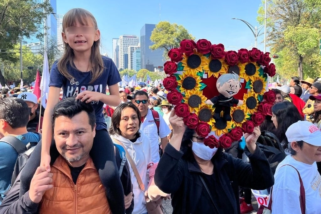Muchos acudieron en familia a la movilización, que fue reportada sin incidentes mayores. Foto Luis Castillo