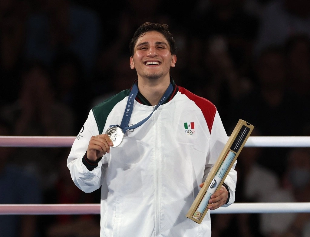 El medallista olímpico Marco Verde Marco Verde debutará en el profesionalismo en mayo próximo como parte de la cartelera de Saúl El Canelo Álvarez. Foto @juegosolimpicos