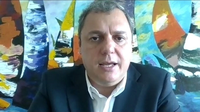 En videoconferencia Enoch Castellanos, presidente del organismo, informó que tras la emergencia sanitaria, 85% de las empresas del país han detenido sus actividades. Foto Twitter @CANACINTRAMex