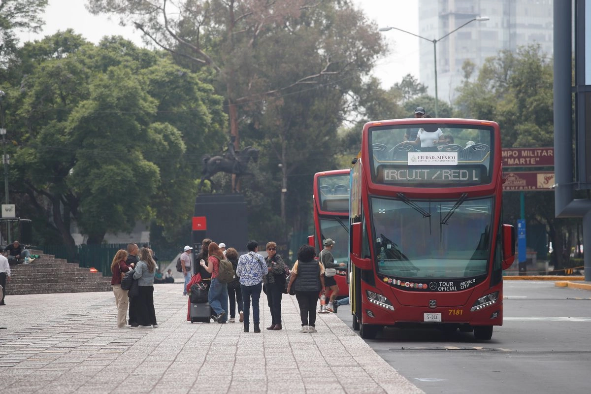 Turistas pasean por la Ciudad de México, el 25 de junio de 2025. Foto 