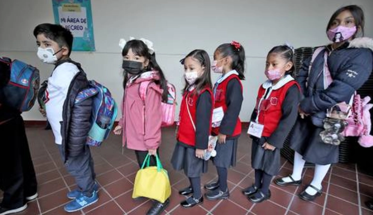Niñas y niños en un colegio de la Ciudad de México. Foto María Luisa Severiano /Archivo