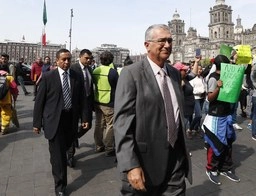 El dueño de TV Azteca pidió a la “oposición fifí que se modere, porque la alternativa al aislamiento es la rapiña y la violencia social”. Foto Alfredo Domínguez/ Archivo