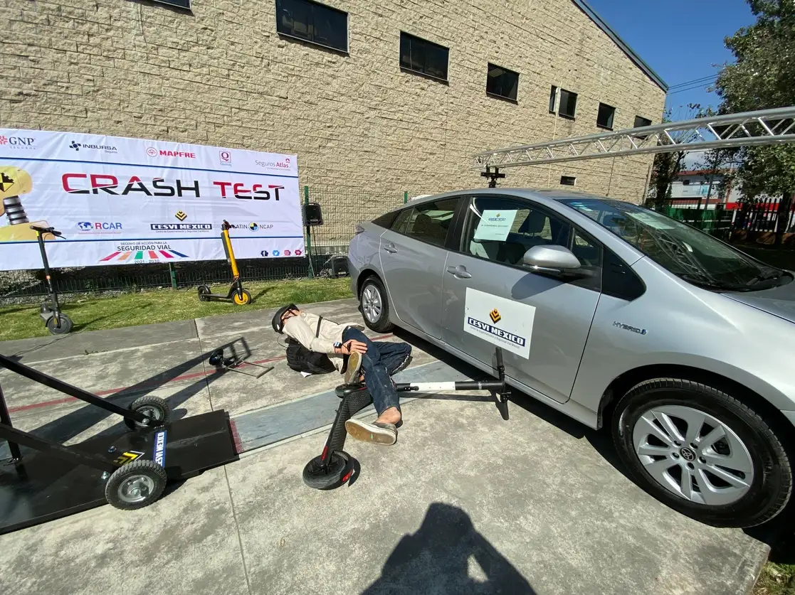 En CESVI México, se llevaron a cabo las primeras pruebas de impacto de monopatines eléctricos, en toda Latinoamérica. Foto Cortesía CESVI